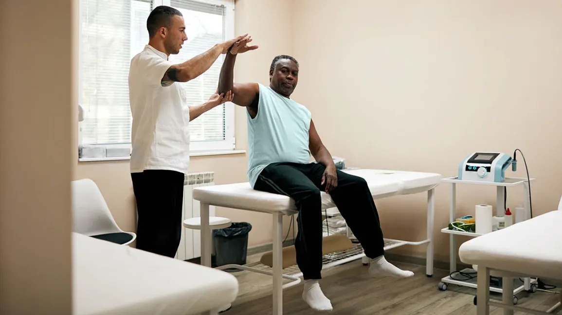 How Does the Best Physical Therapy Clinic Help You Live an Active Life?